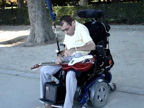 Amazing Handicap Guitar Player @ Parque del Retiro - Madrid - Spain (2)