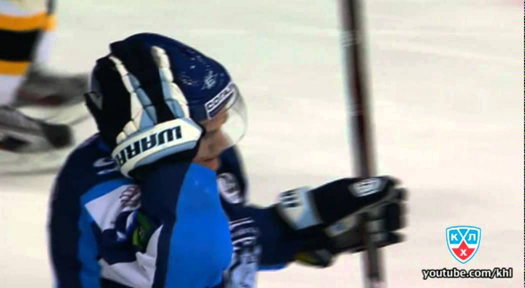 Сэйв Романа Смирягина / Rookie goalie Smiryagin makes a save