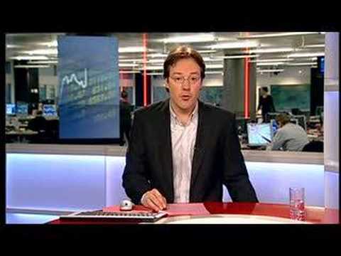 Nieuwslezer Jeroen Tjepkema drukt Arjen Lubach weg - YouTube