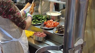 KEELUNG NIGHT MARKET STREET FOOD. Delicious crab soup, Sandwich, Mini Sausage | EAT | TAIWAN