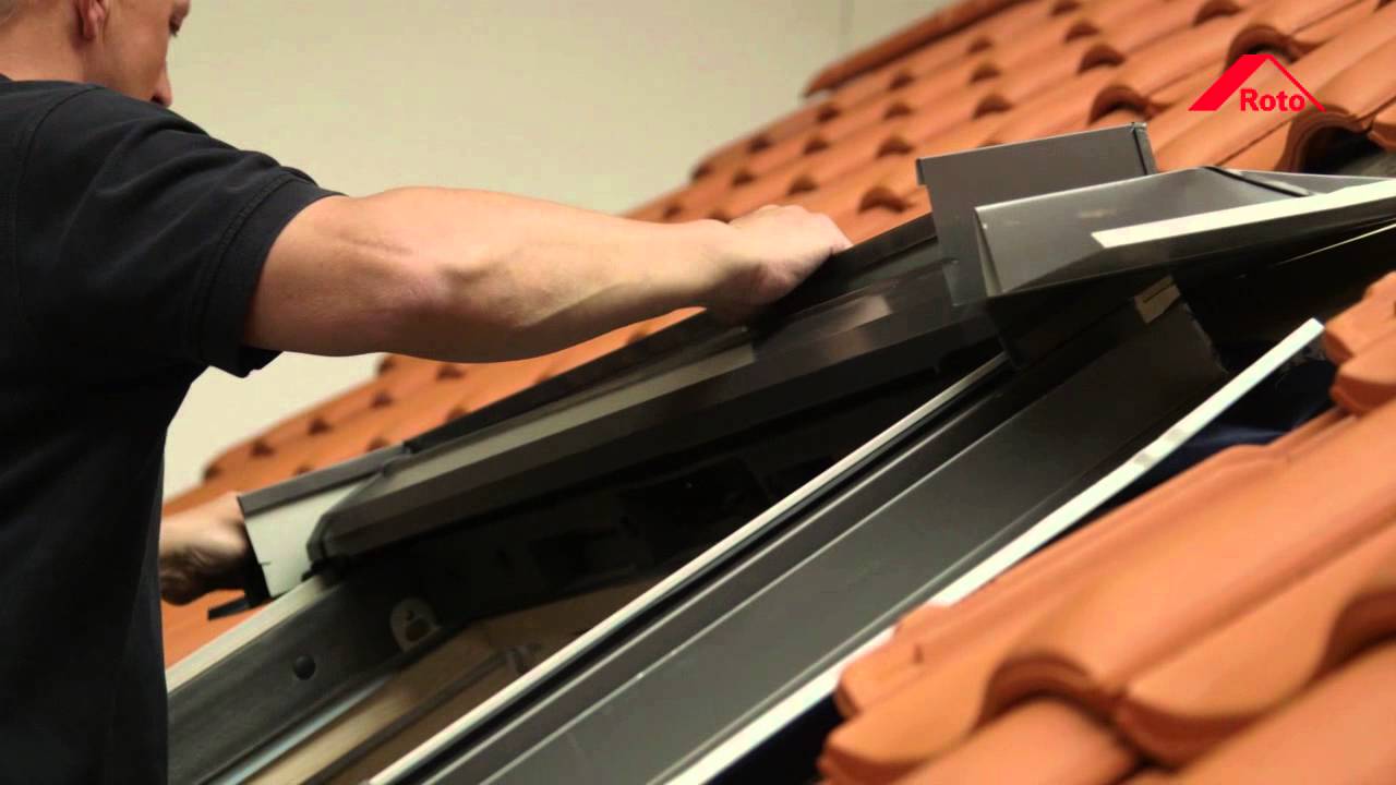 Roto Dachfenster Lässt Sich Nicht Mehr Schließen Roto Montagevideo RotoQ Dachfenster - es macht Klick - YouTube