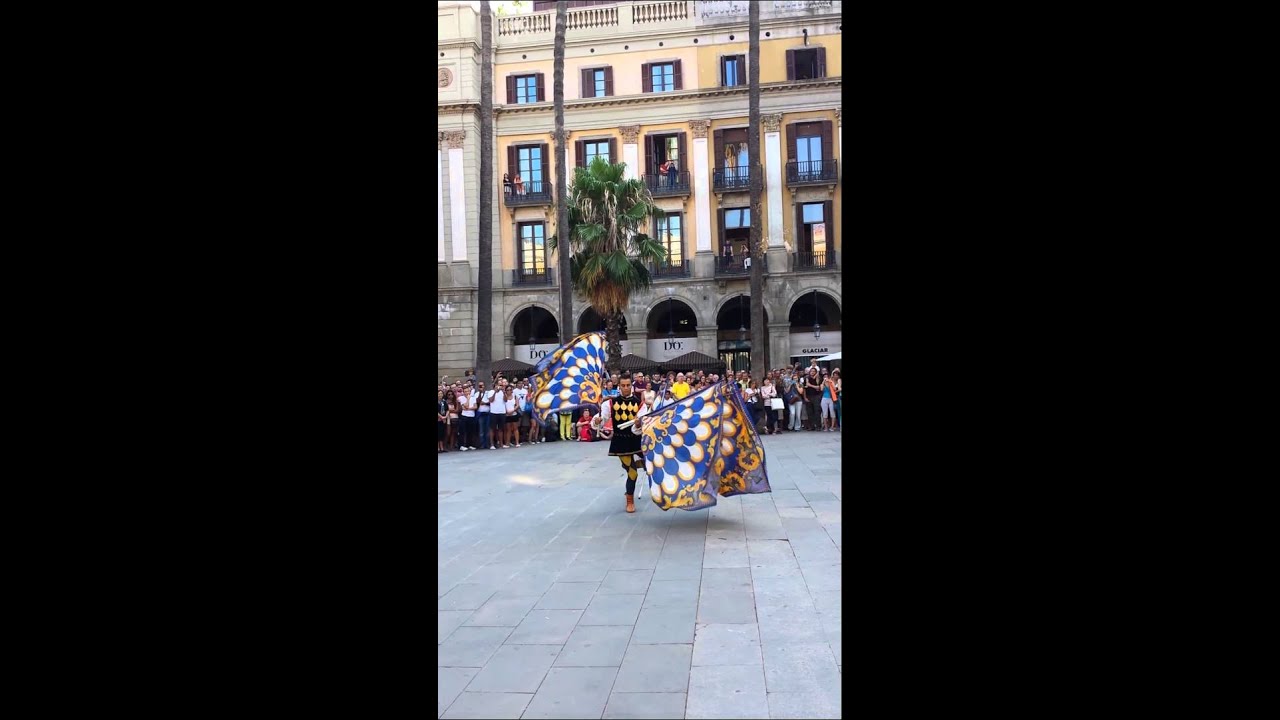 Flag juggling Barcelona 2013