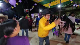 La abuelita y sus nietos bailando puras moviditas en san juan mixtepec juxtlahuaca oaxaca ? 