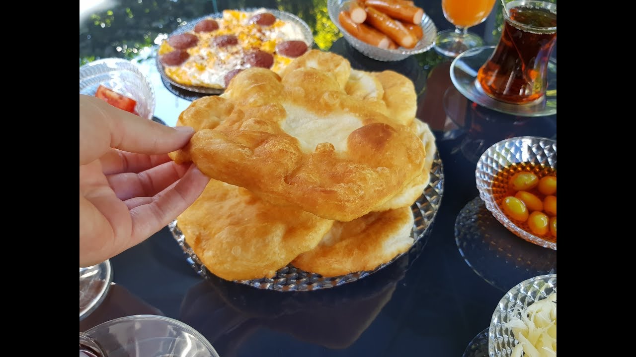 Hintergrund mit einem Glas fröhlicher, gesundes ungesüßtes Müsli