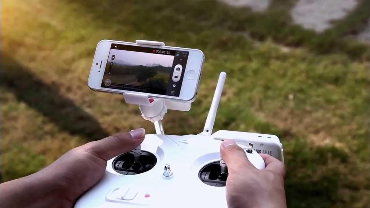 Смартфон с дроном. Квадрокоптер подключить к телефону через приложение. Квадрокоптер подключить к телефону через приложение. Квадрокоптер подключить к телефону через приложение. Управление квадрокоптером.