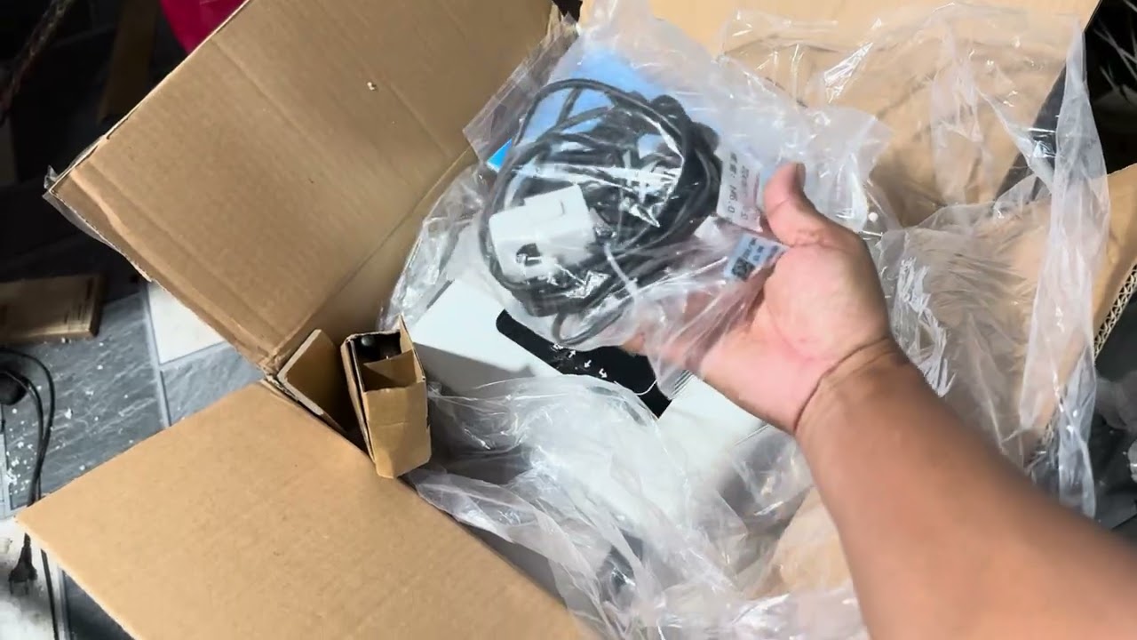 Thanh lí Deye 3kw còn BH 3.5 năm, hàng rất đẹp, khách rất kĩ, liên hệ 0523732663.