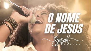 Video thumbnail of "Sarah Fernandes - O Nome de Jesus | Clipe Oficial"