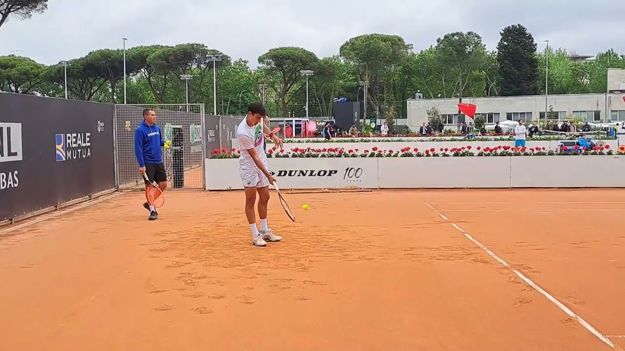 Emilio Nava forehand side view court level