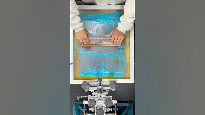 Easy two color screen print! #screenprinting #printing #screenprint