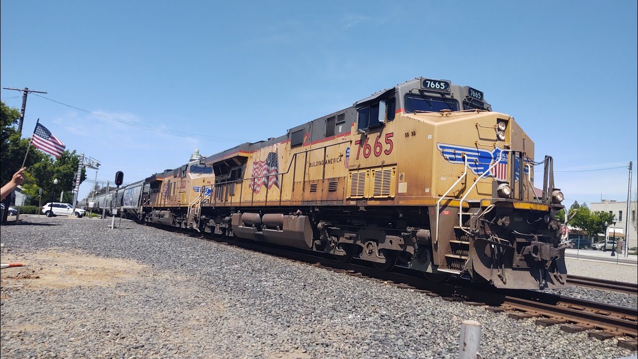 Southbound UP Grainer with Tier 4 down the Fresno Sub!