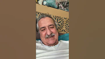 وميقبل اذا احد يضربه 