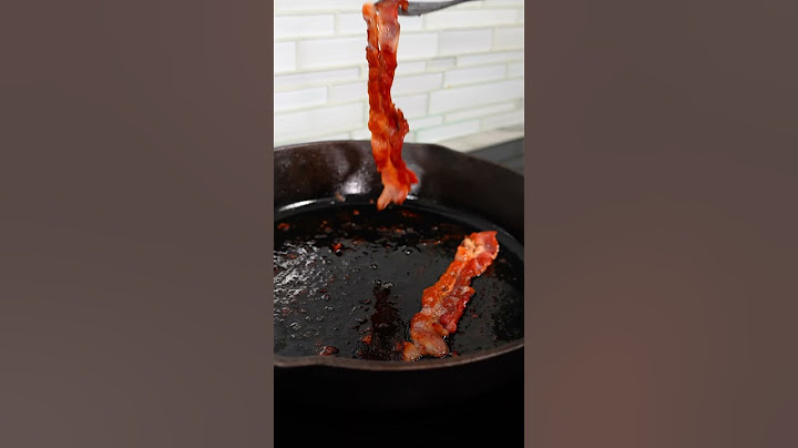 How To Cook Bacon In A Cast Iron Skillet #shorts