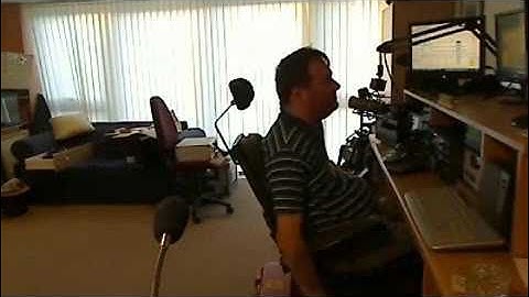 FH8ND from Mayotte working split frequency on 17 meters