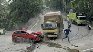 Download Lagu Kejadian Didepan Mata‼️ Detik Detik Mengerikan, Nyawa PKJR Terancam Truk Menerobos Melaju Kencang MP3