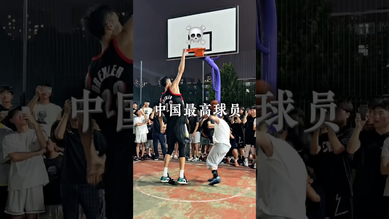 单挑校园篮球巨兽，没想到最后小个子帮他报仇了#basketball #篮球