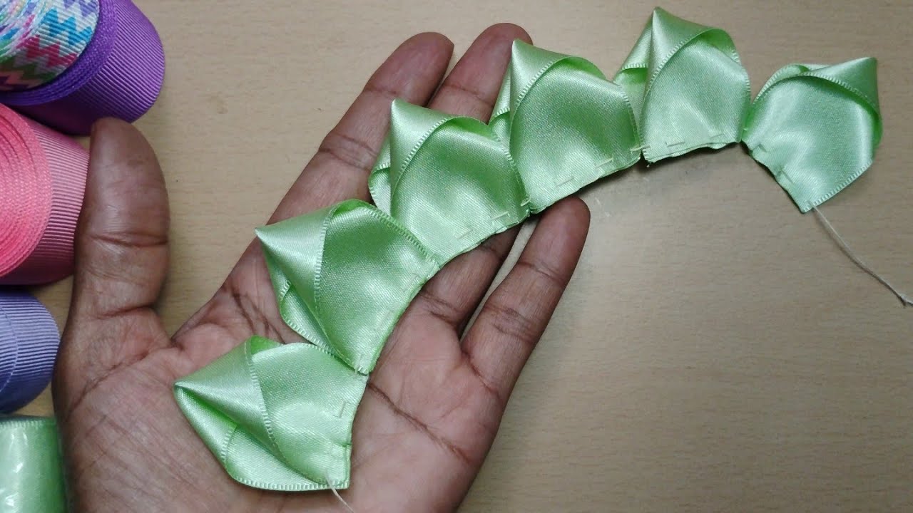 FLOR DE FITA DE CETIM NA FITA N9