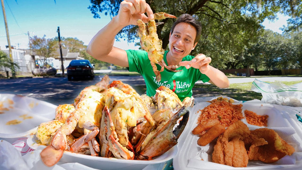 ⁣Famous GARLIC BUTTER Blue Crabs!! 🦀 Must-Eat SOUL FOOD in Charleston, South Carolina!