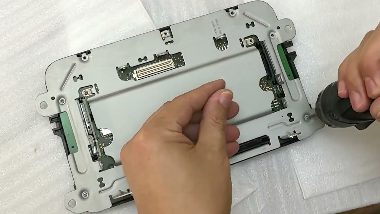 How to replace the touch screen of 16 17 18 VW MIB MIB2 Composition Media unit