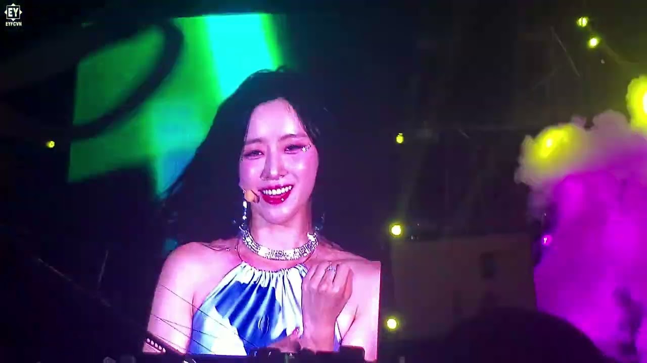 [Fancam][26.09.23] T-ara Eunjung - Mashup Bo peep bo peep, Lovey Dovey, Roly Poly @ Okokadex Concert