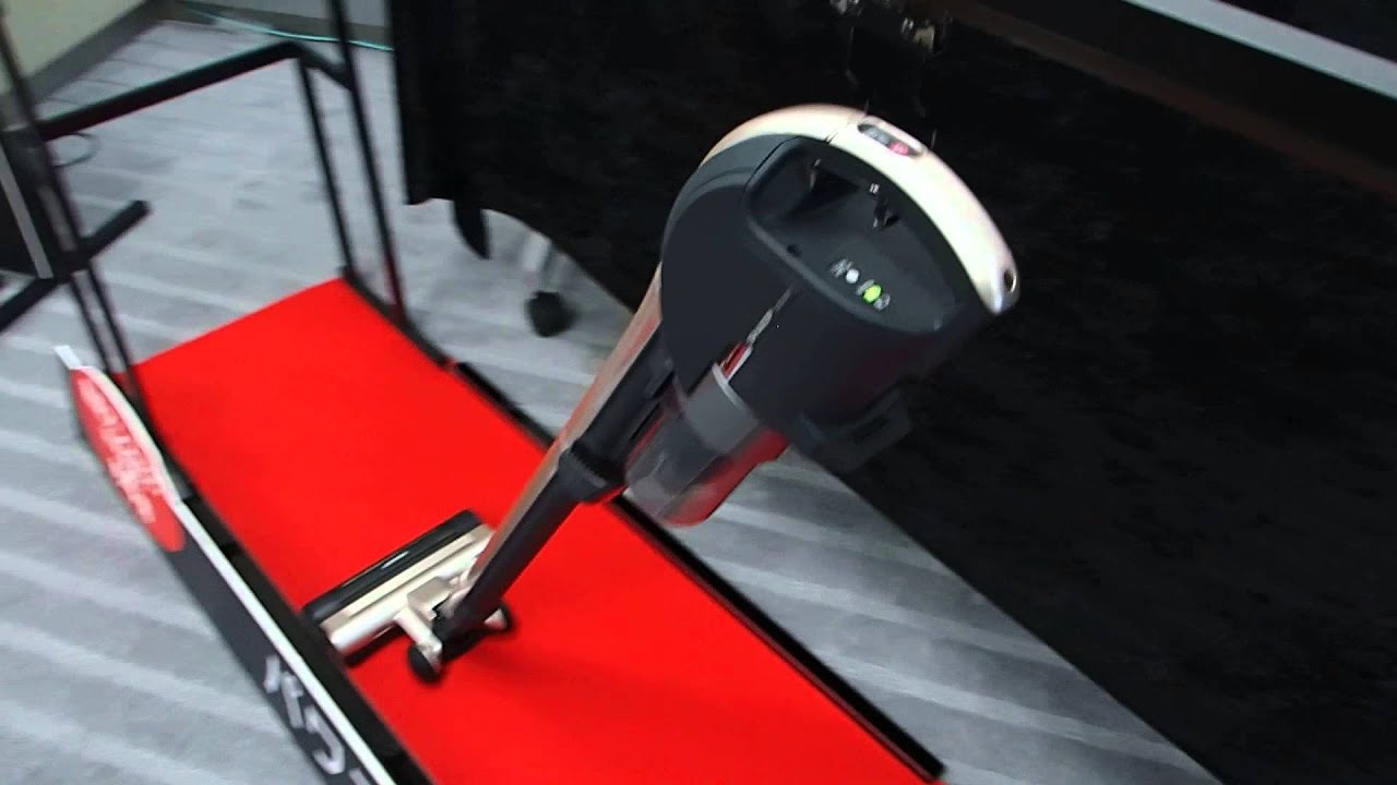 シャープのスティック型掃除機「FREED2」の自走アシストデモ - YouTube シャープのスティック型掃除機「FREED2」の自走アシストデモ - YouTube