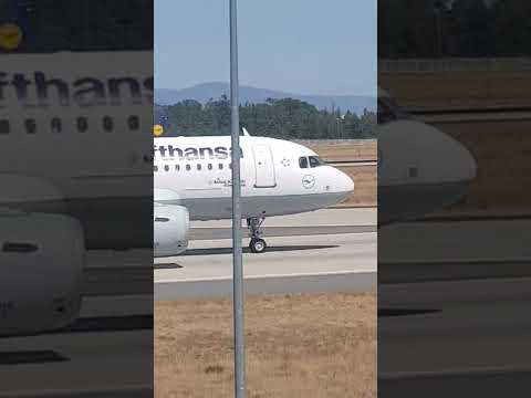 ICAO CODE: EDDF Frankfurt am Main Airport Flughafen Lufthansa Regional Embraer190 arrivel Runway 25R