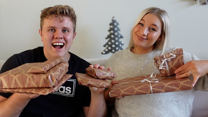 £20 BUDGET GIFT EXCHANGE CHALLENGE...WHO WON?! | James and Carys