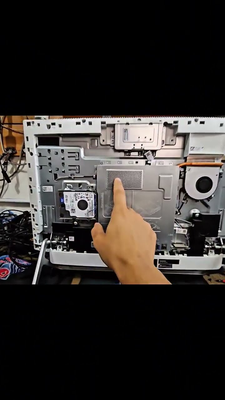 How to open and replace the HDD with an SSD in a DELL All In One