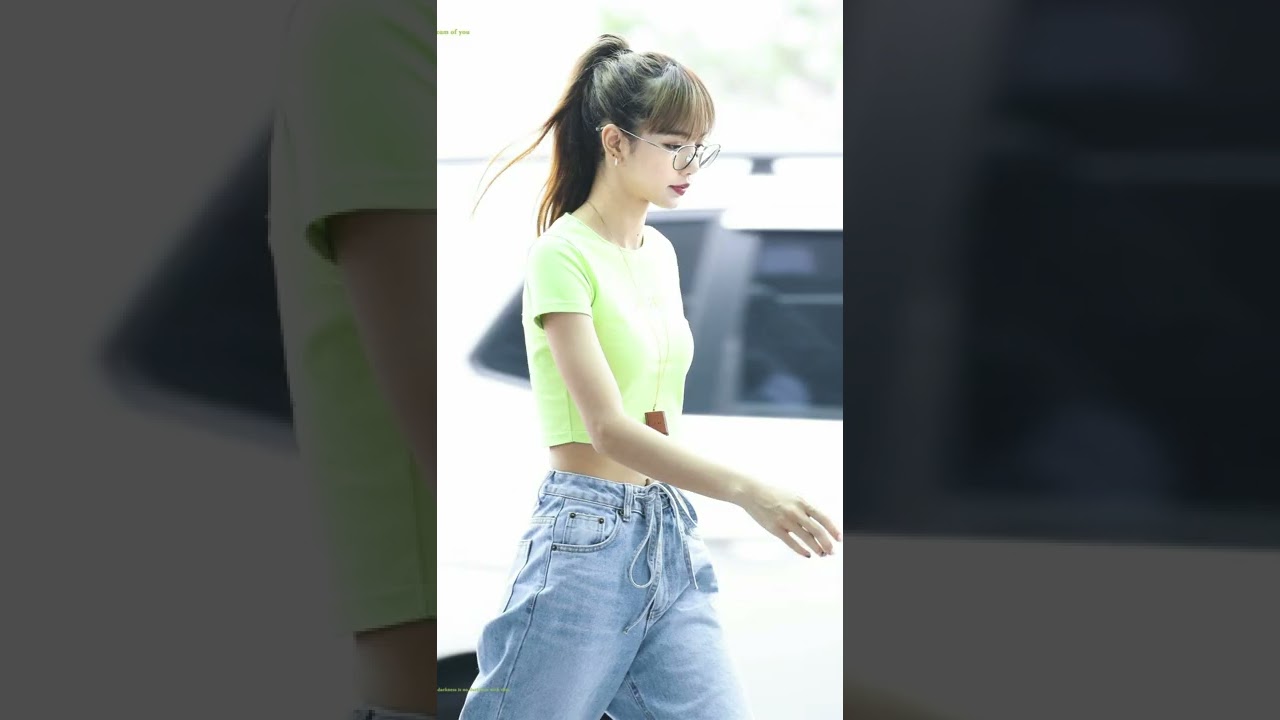 Lisa airport fashion STYLE.