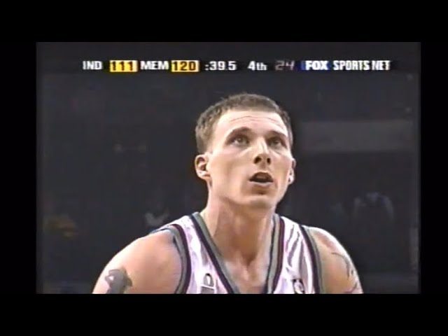 Even at age 38 in a pro-am league, Jason Williams is fun to watch