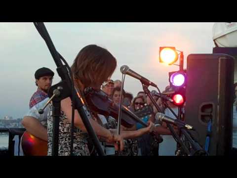 Sara Watkins Live "Fiddle Jam" on Hornblower Cruises with KPRI FM