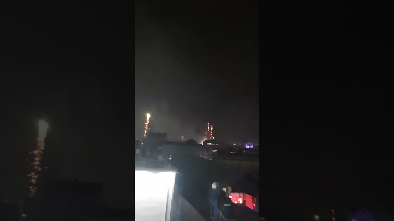 Bắn pháo hoa giao thừa