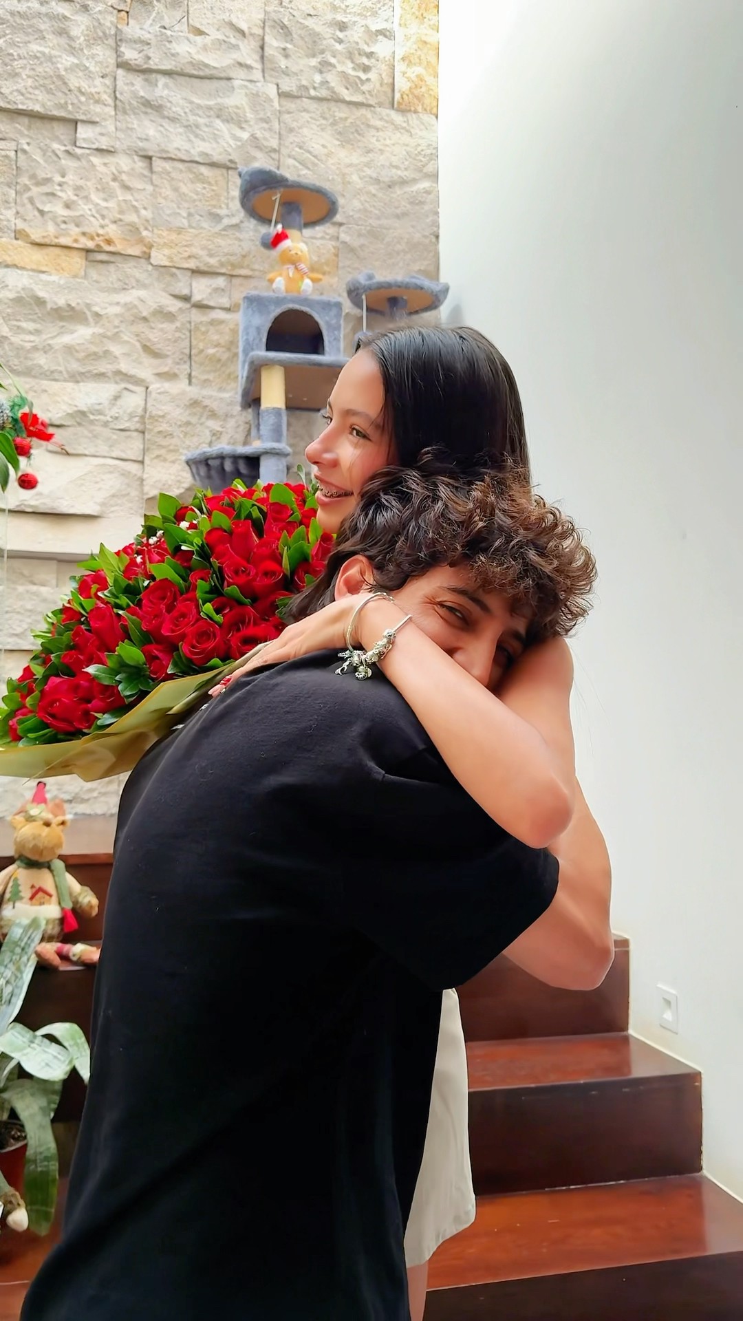 Hoy es CUMPLEAÑOS DE MI HERMANA ​⁠@seleneguzmanh DEJEN MENSAJES BONITOS…