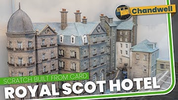 Eindelijk klaar! Dit Victoriaanse hotel is in 170 uur helemaal zelf gebouwd, van karton.