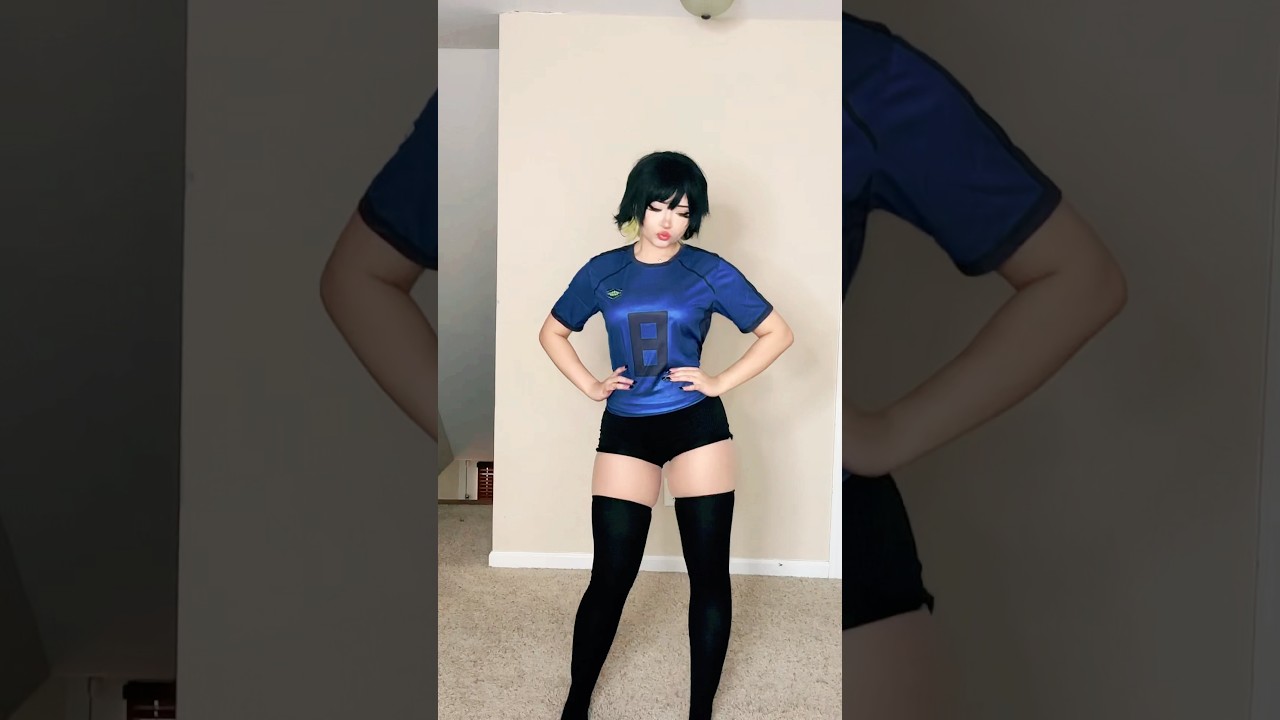 Someome tell Bachira to pass the ball💀🙏 #bachirabluelock #bluelock #bluelockcosplay #bachirameguru