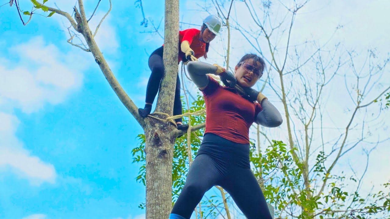 Agricultural vehicle, Ms. Hai used a rope to strangle her younger sister while they were logging. 