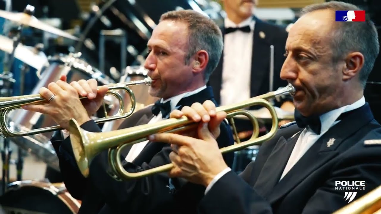 Butterfly par la Batterie-fanfare de la police nationale.