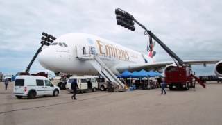 Exploring the A380 in the Jennifer Aniston commercial Emirates Airline