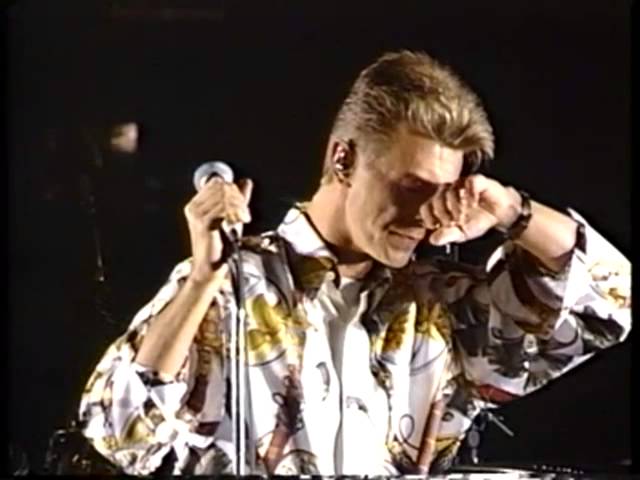 DAVID BOWIE - IF THERE IS SOMETHING - LIVE 1992 auf YouTube ansehen DAVID BOWIE - IF THERE IS SOMETHING - LIVE 1992 auf YouTube ansehen
