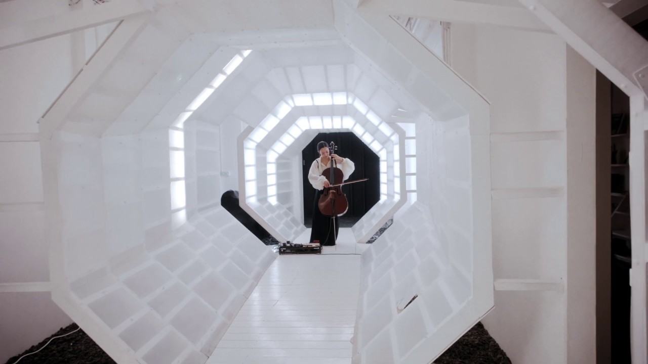 Lucinda Chua - Feel Something (live session at LN-CC)