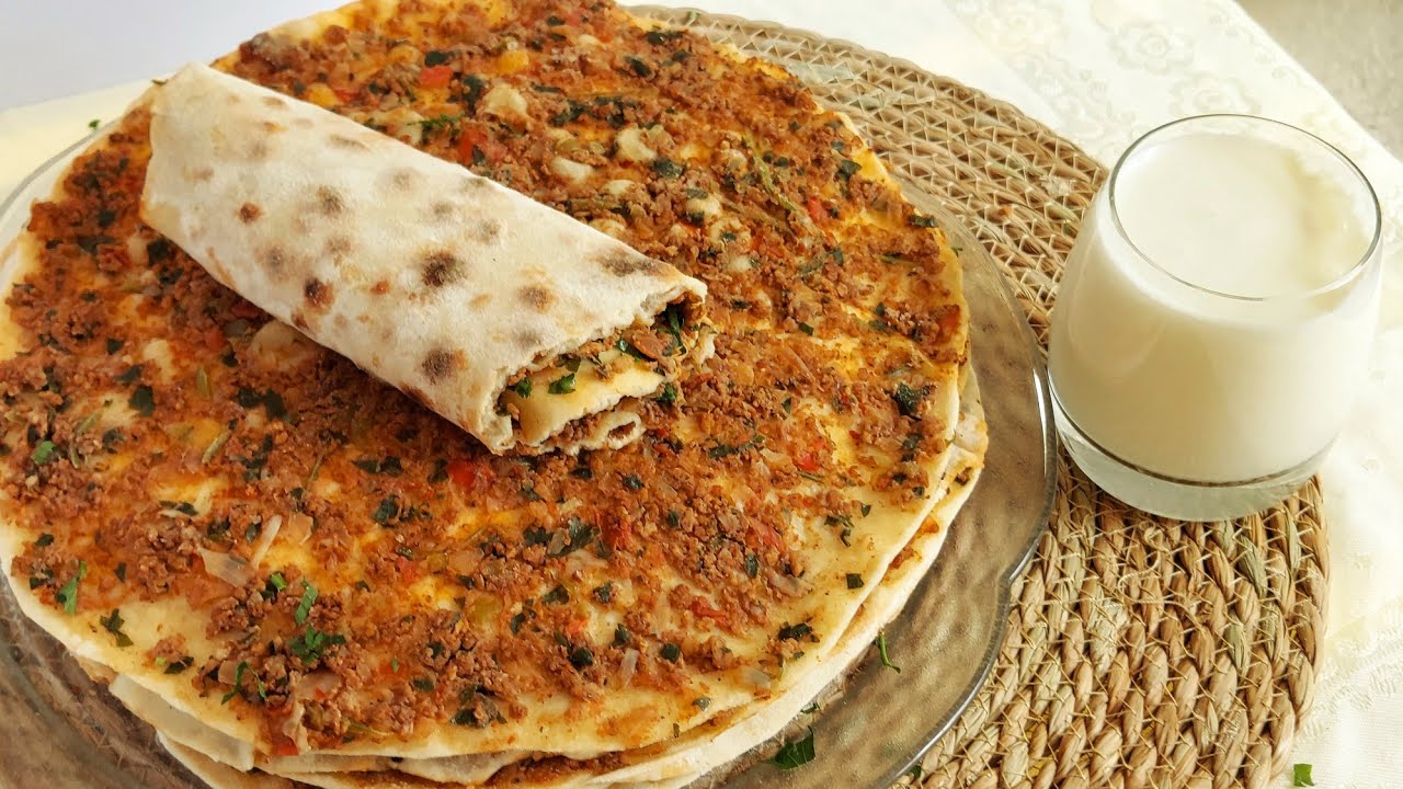 صفيحة باللحم او لحم بعجين  بالدجاج بالمنزل بدون فرن بالمقلاة لذيذة جدا😋 اطيب مالجاهزة وتحدي💪