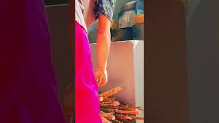 Tive que buscar lenha, aproveitei e fiz aquele cafezin no corredor manual #agro #vidanaroça #café