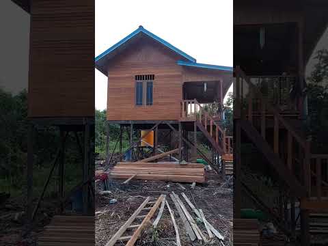 Video: 8 untuk 8 rumah kayu: ciri bahan dan pembinaan