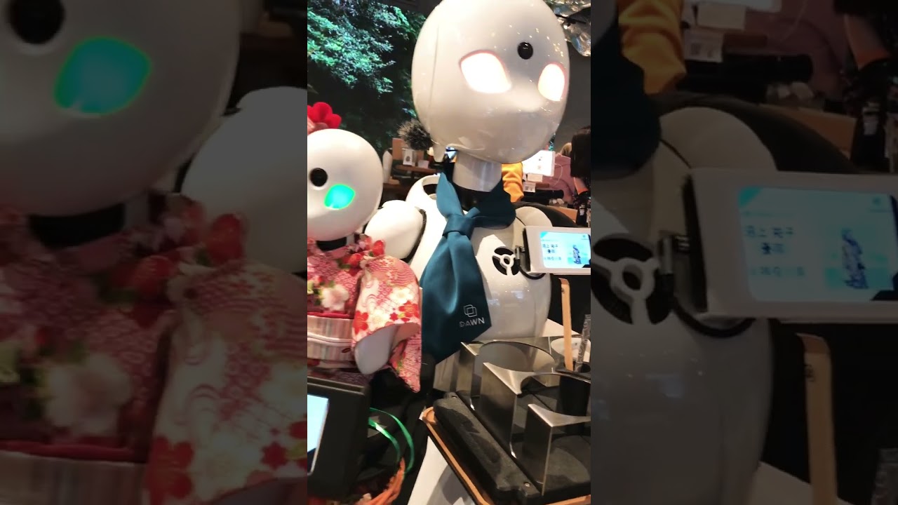 ⁣A robot accidentally bumped another robot! #viral #shorts #short #travel #travelart