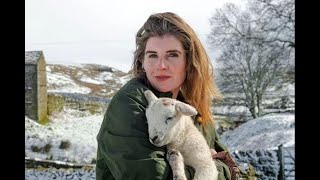 Celebrity Our Farm Next Door's Amanda Owen net worth boost as star enjoys wealth increase Net Worth