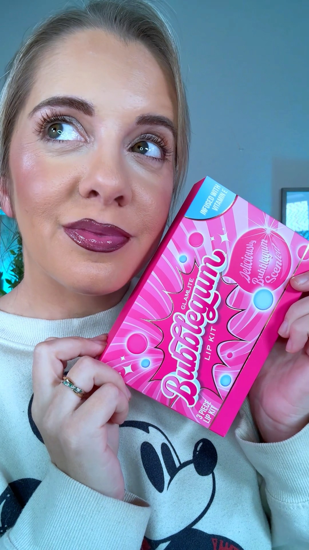 NEW! Glamlite Bubble Gum Lip Kit! - YouTube