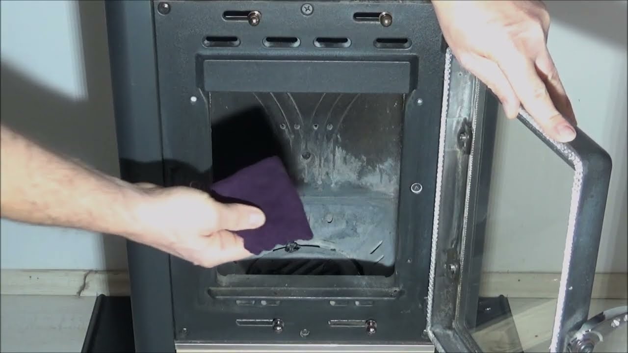Kako očistiti steklo na kaminu s pepelom (Hitro in brezplačno!)