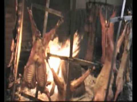 Video: Hvad Er Asados og Parrillaer I Argentina, Og Hvordan Man Bestiller Kød