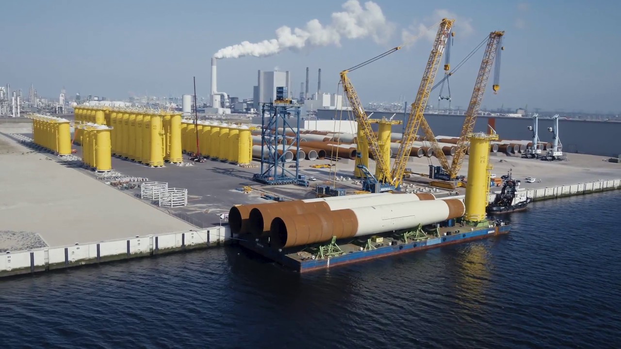 #Howwedoit Two of the world’s biggest crawler cranes working in tandem