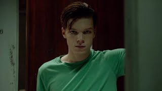 Ian & Gallaghers | "He Ever Go See That Doctor?" | S05E01