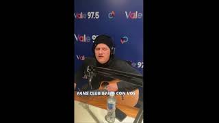 Nahuel Pennisi interpretando un temazo de Alejandro Sanz como #AmigaMia en Radio Vale